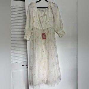 Ivy City Co White Floral Florence Medium